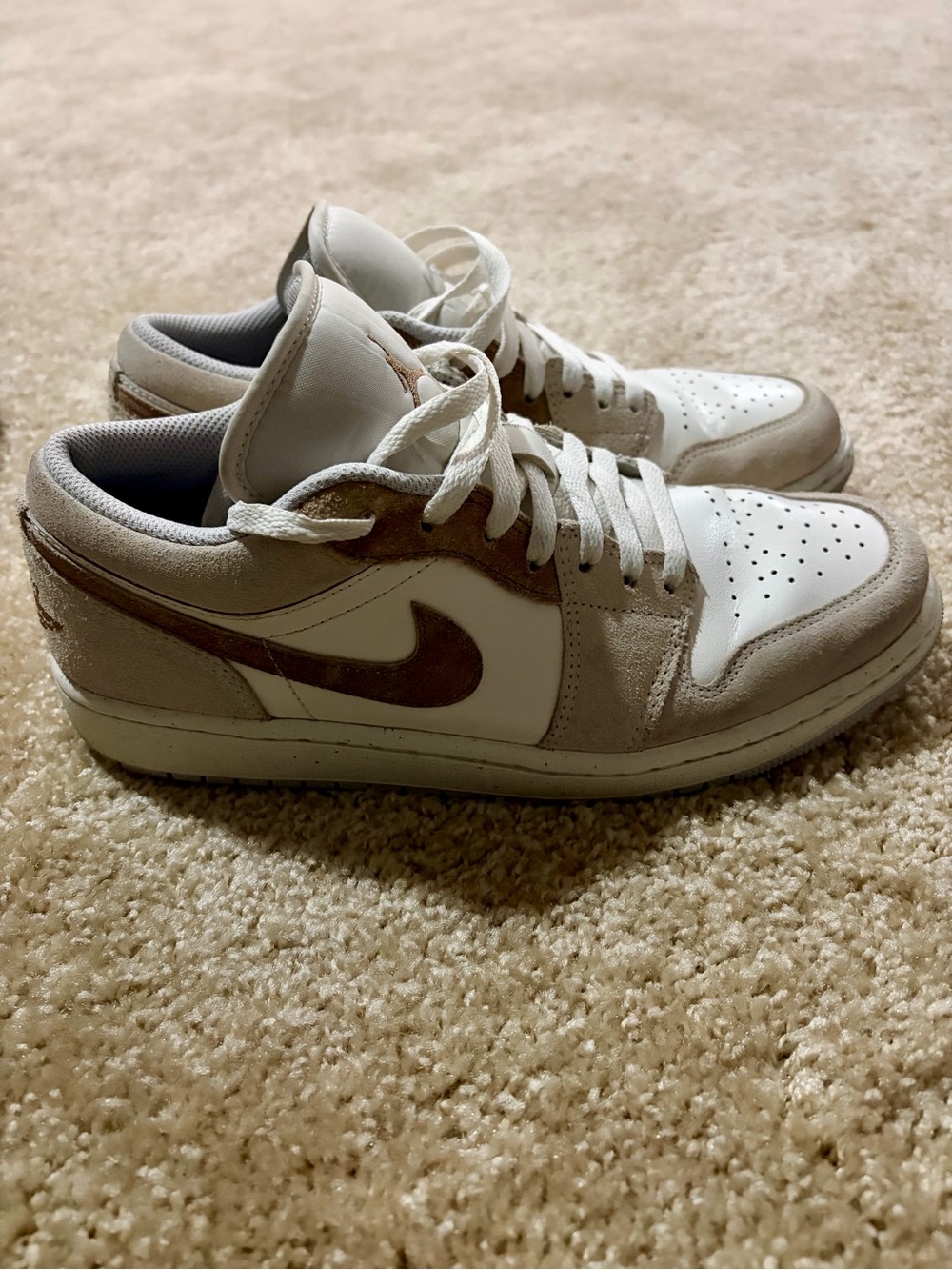 Nike Men’s Low-Top Sneakers in White and Brown Suede